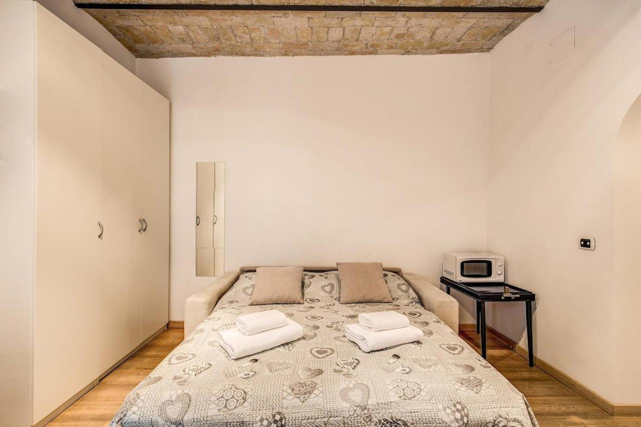 Navona Flat, Rome